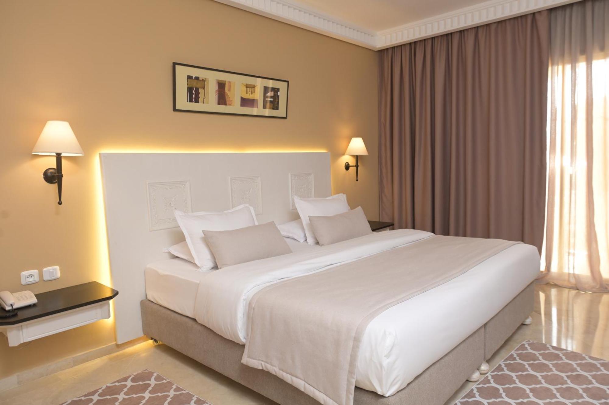 Deluxe Room,1770470655:JPEG